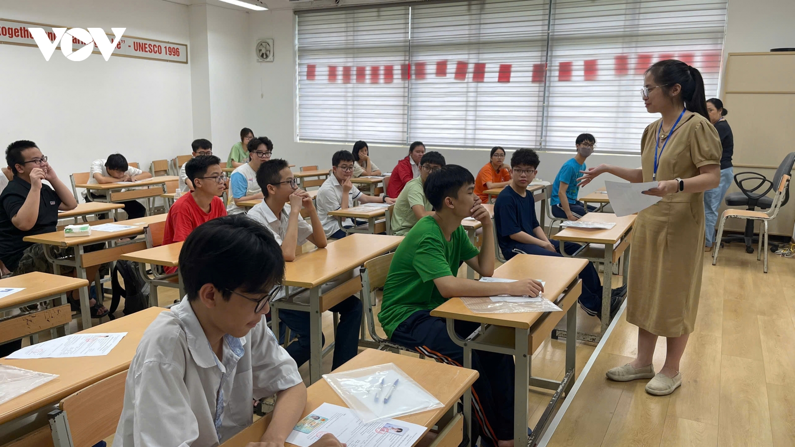 Điểm chuẩn vào lớp 10 công lập thấp kỷ lục, lo ngại chất lượng giáo dục phổ thông
